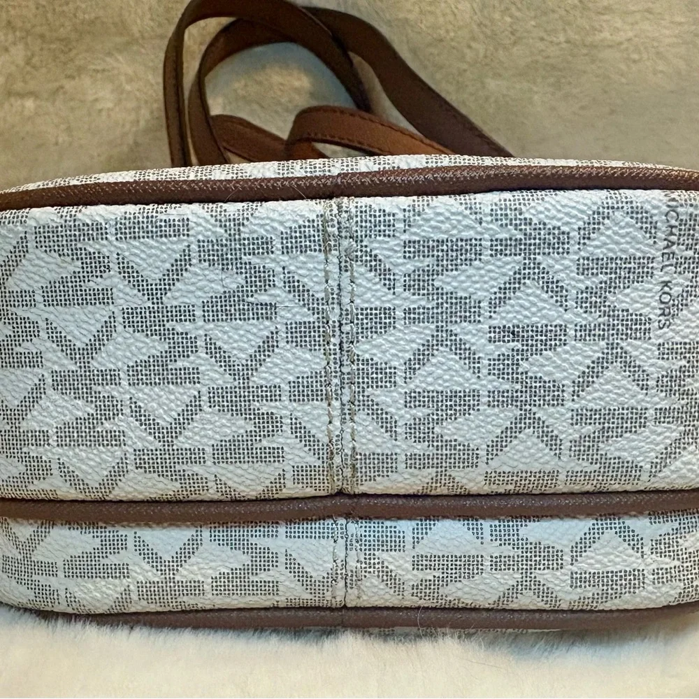 Michael Kors White and Brown Monogram Bag with Gold Accents - Picture 5 of 7